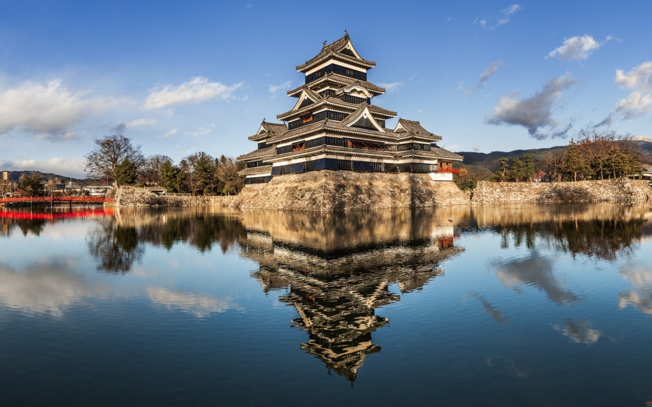 Замок на воде Мацумото, Япония