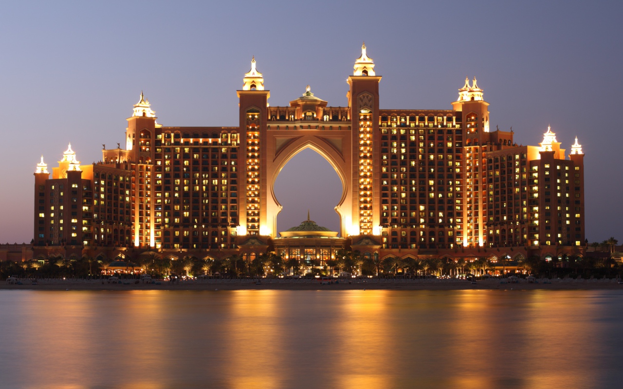 Отель Atlantis The Palm на берегу океана,  Дубай. ОАЭ 
