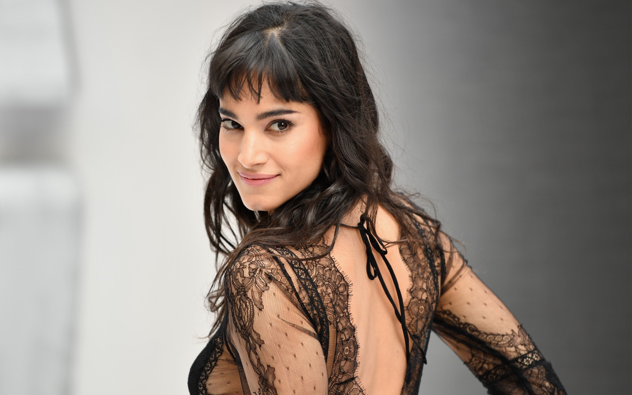 Актриса и танцовщица  София Бутелла 