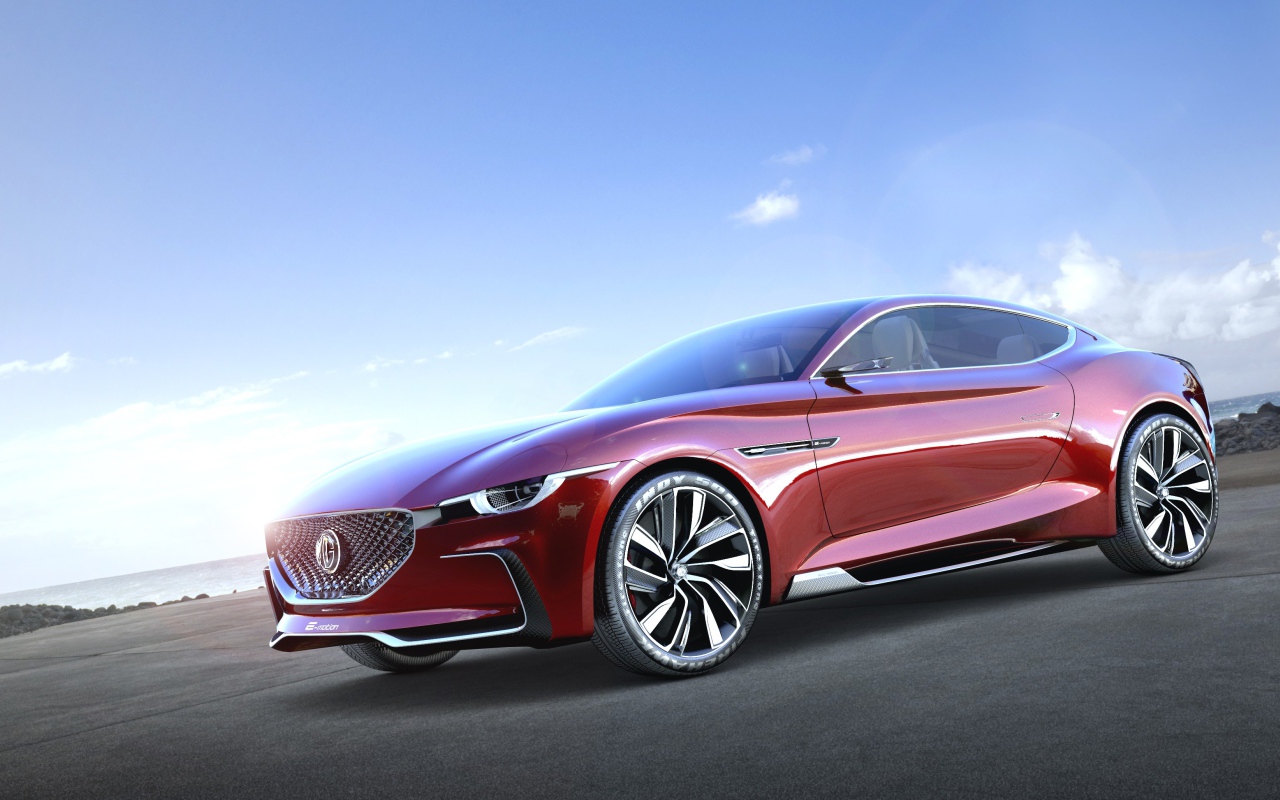 Электромобиль MG E-Motion, 2020 на фоне голубого неба