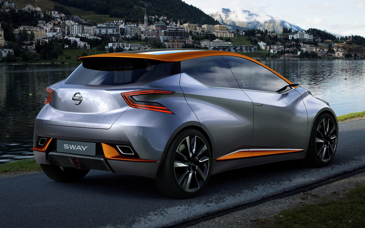 Серебристый электромобиль Nissan Sway 