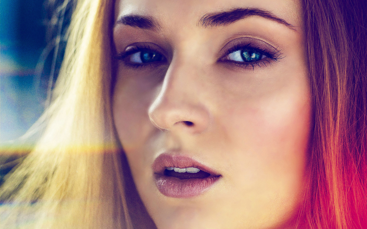 Манящий взгляд молодой зеленоглазой актрисы Софи Тёрнер