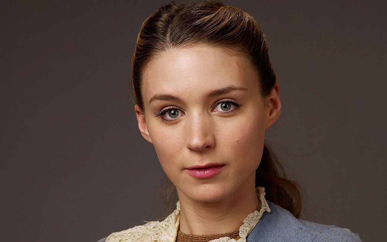 Young actress Brunette Rooney Mara