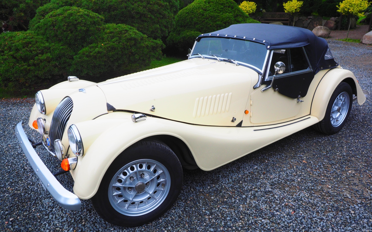 Спортивный ретро автомобиль Morgan Plus 8