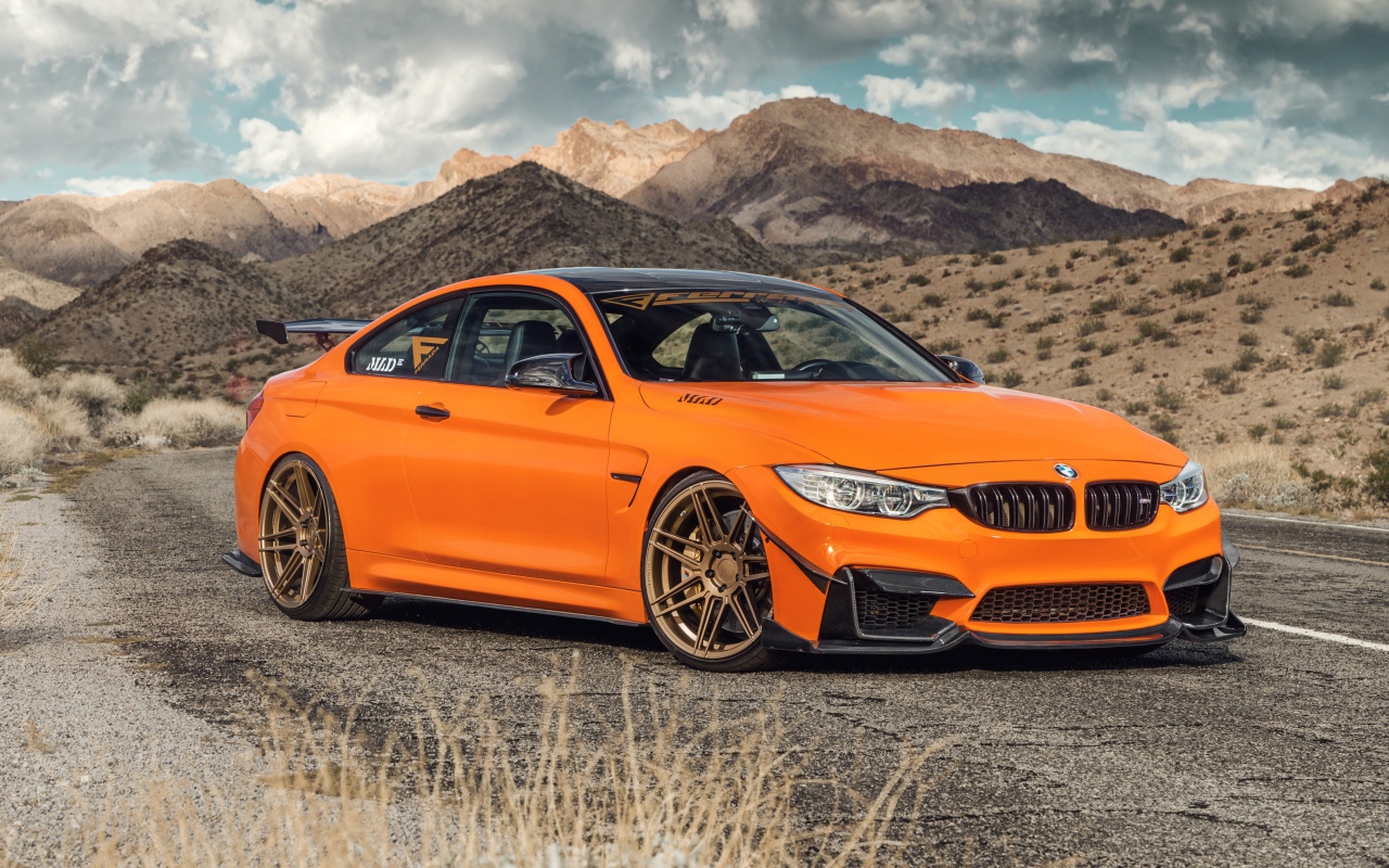 Новый автомобиль Ferrada Sema Orange BMW M4 на фоне гор