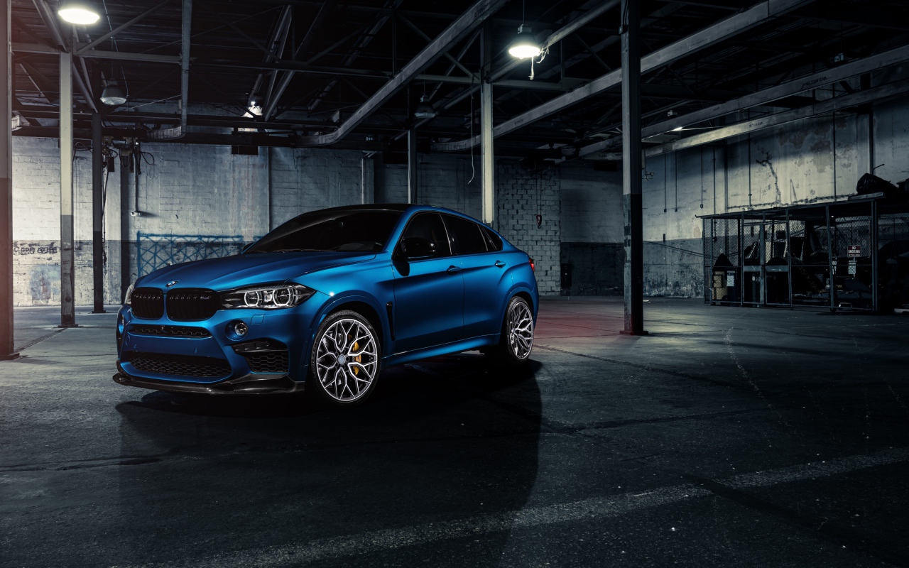 Внедорожник BMW X6 M цвет голубой металлик 
