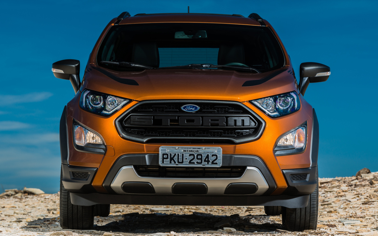Оранжевый автомобиль Ford EcoSport, 2018 вид спереди