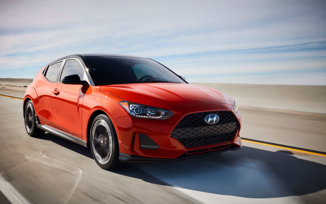 Красный автомобиль  Hyundai Veloster Turbo, 2019 года