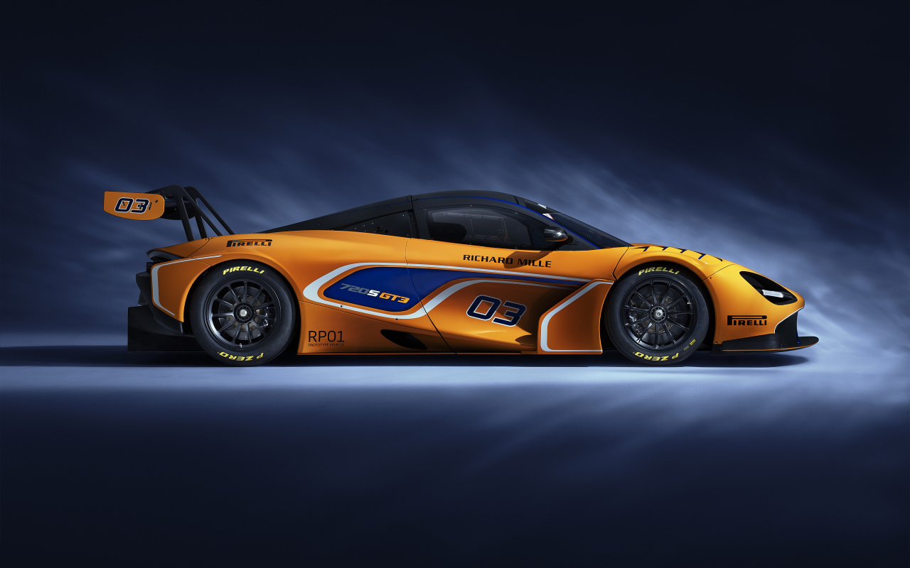 Спортивный автомобиль McLaren 720S GT3 2019 года вид сбоку 