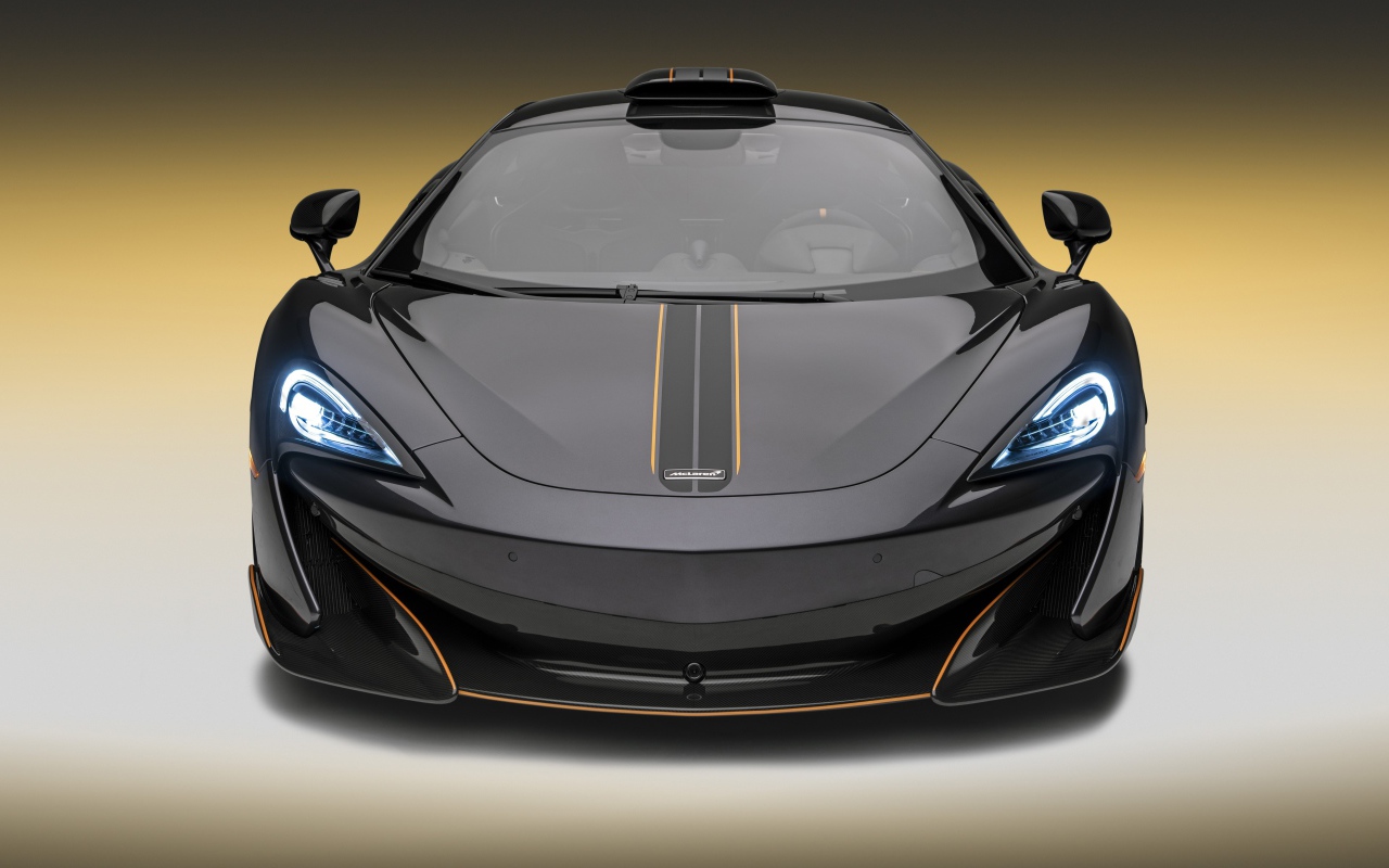 Черный суперкар McLaren 600LT, 2019 года вид спереди