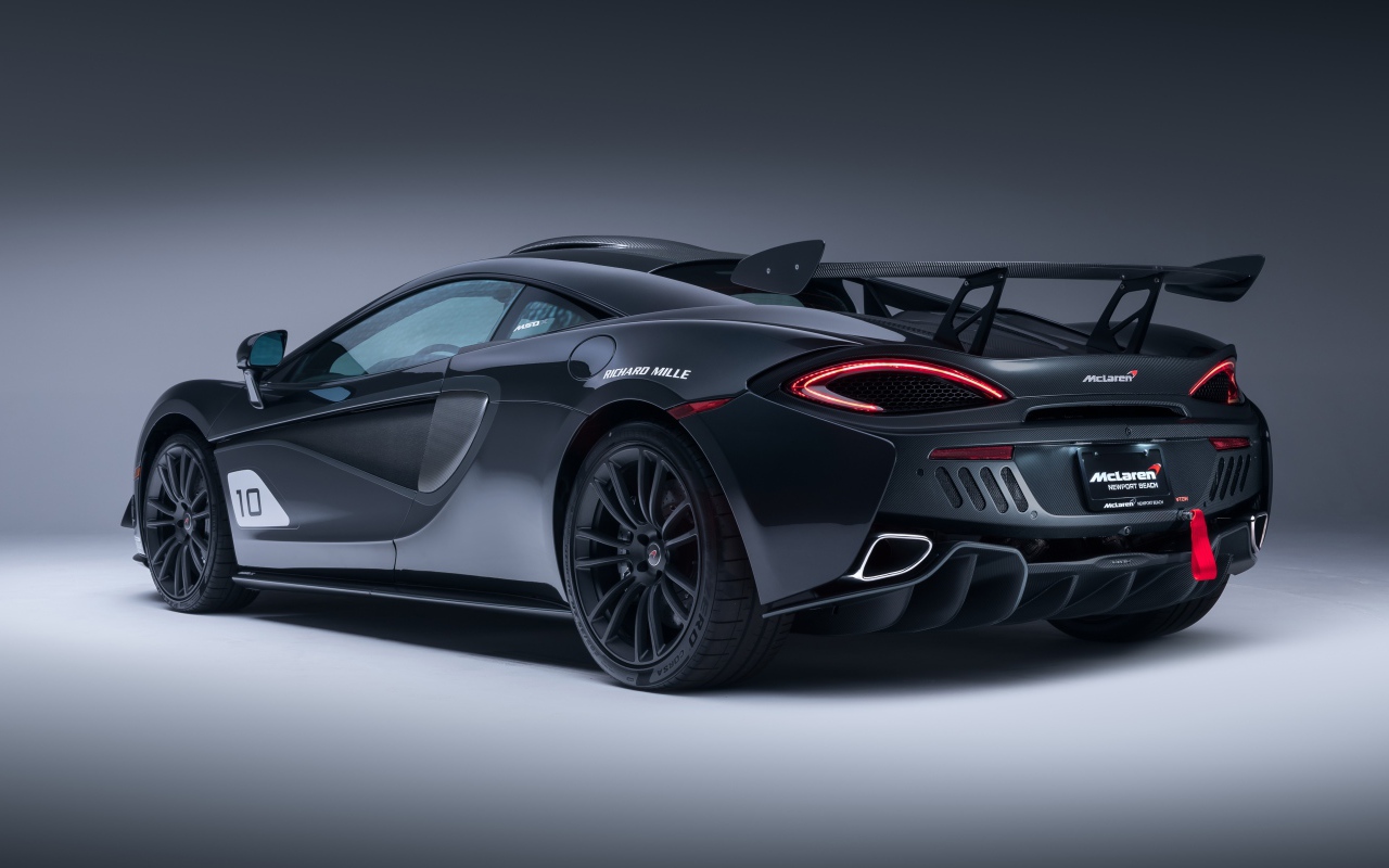 Гоночный автомобиль McLaren MSO X, 2018 вид сзади