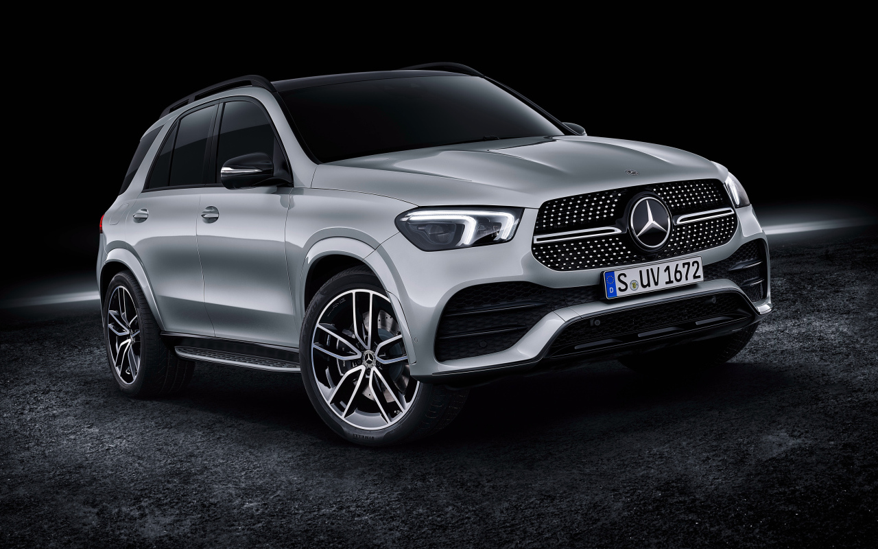 Серебристый Mercedes-Benz GLE 450 2019 года