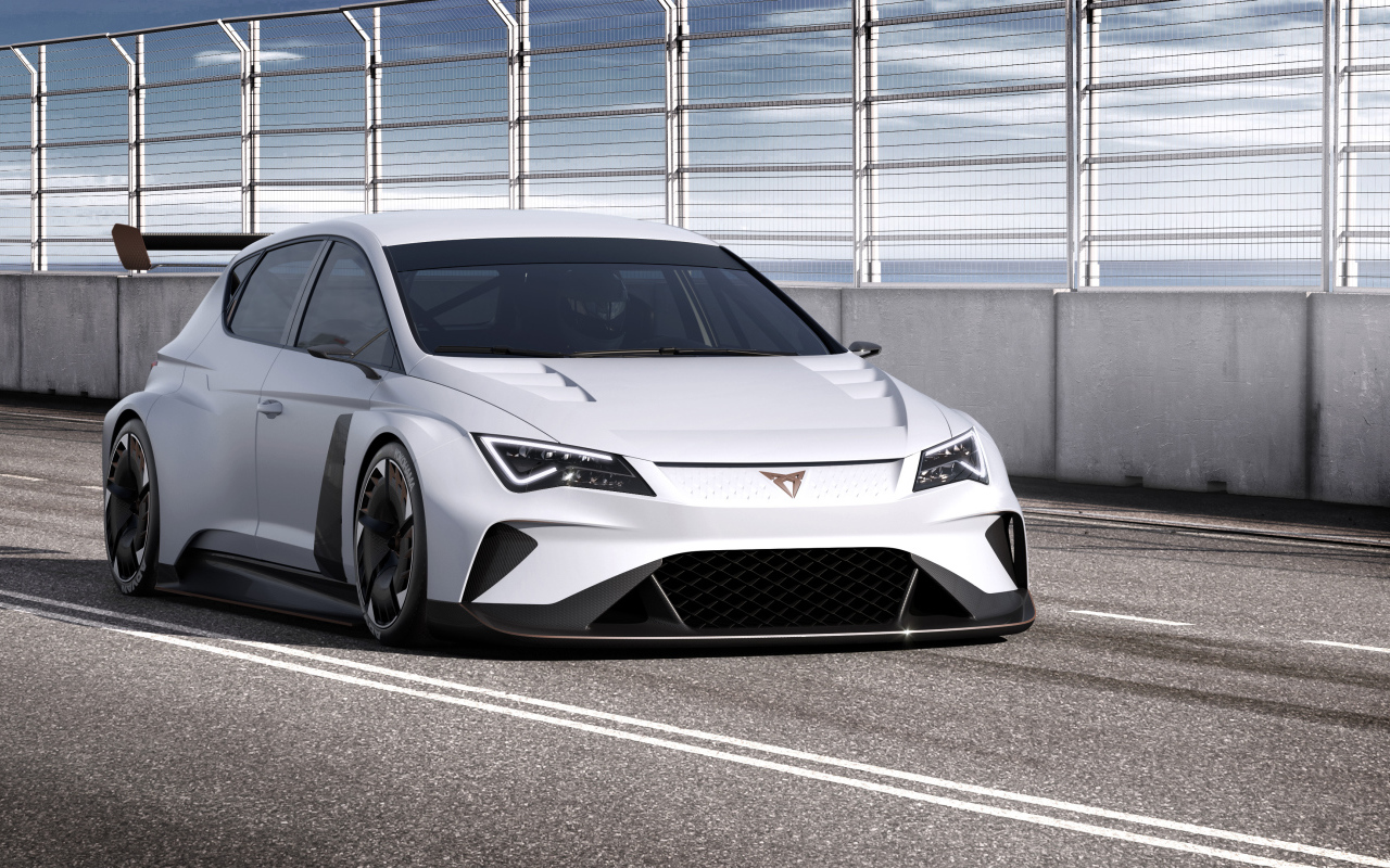 Автомобиль Cupra E Racer 2018 года на гоночной трассе