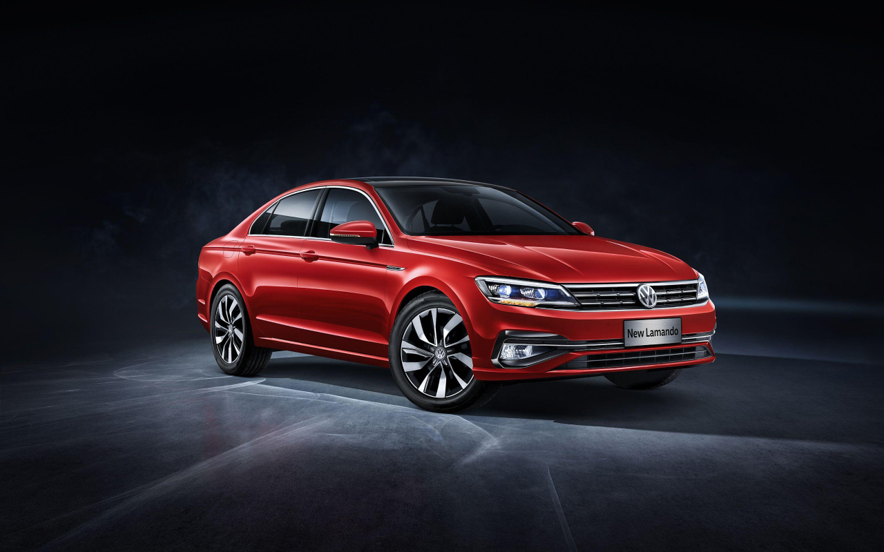 Красный автомобиль Volkswagen Lamando, 2018 на сером фоне