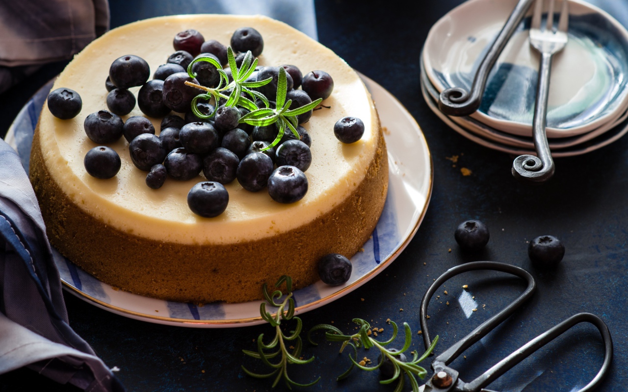 Аппетитный пирог с ягодами черники