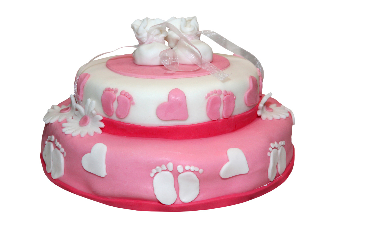 Красивый праздничный торт для девочки на белом фоне