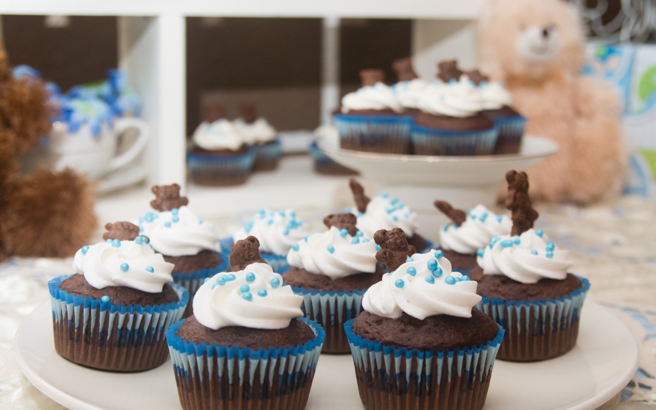 Шоколадные маффины с кремом