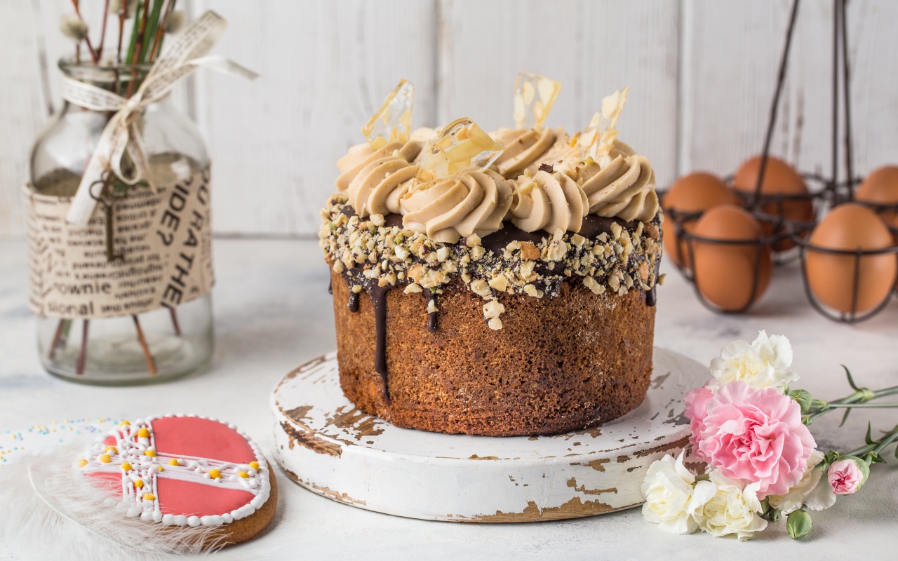 Пасхальный кулич с кремом и шоколадом 