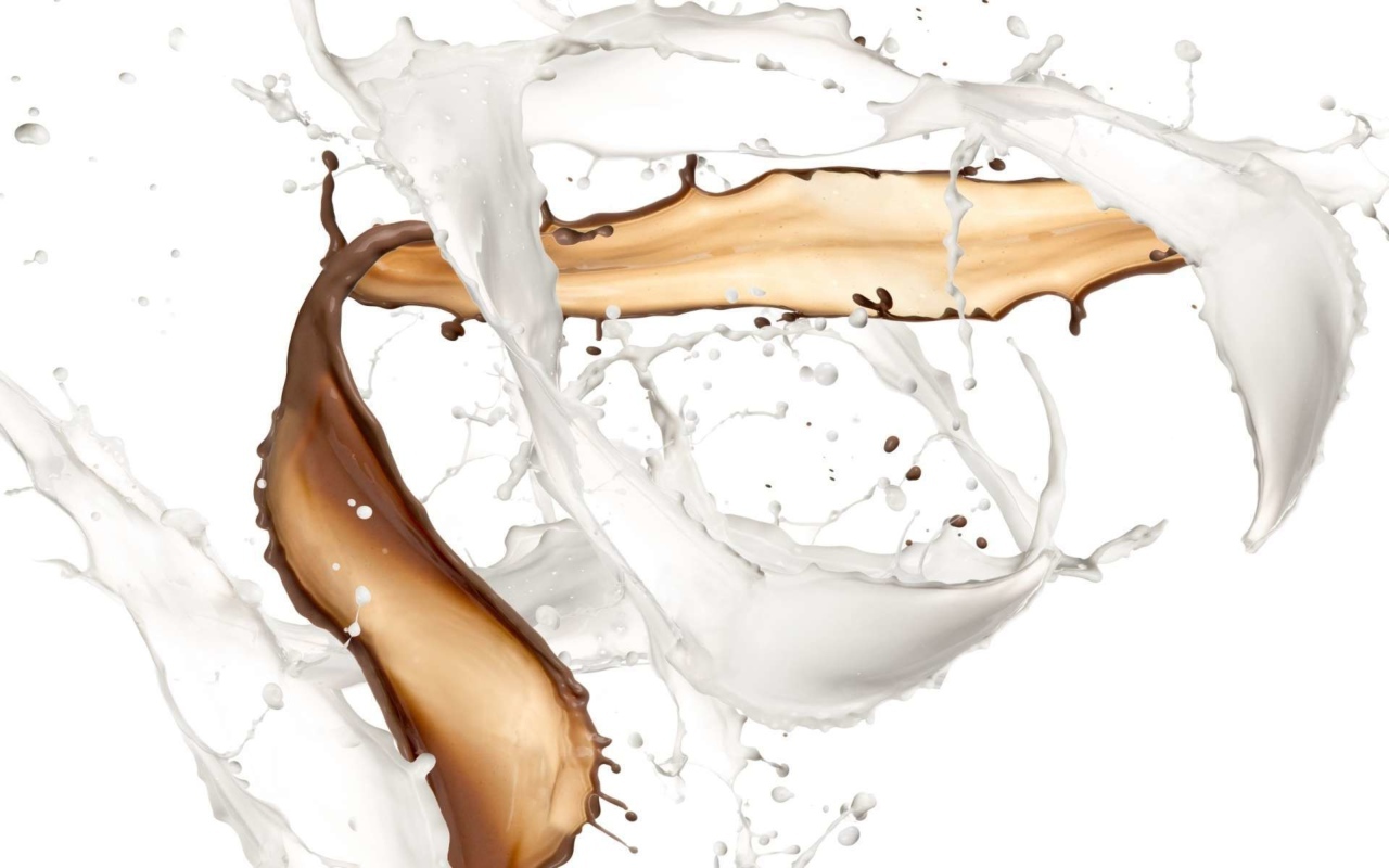 Кофе с молоком в воздухе на белом фоне