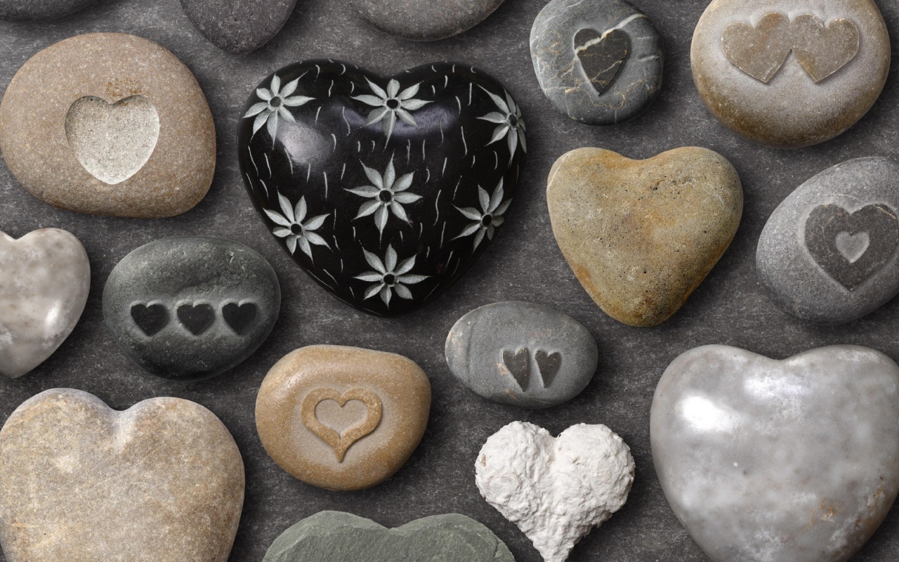 Красивые камни в форме сердечек