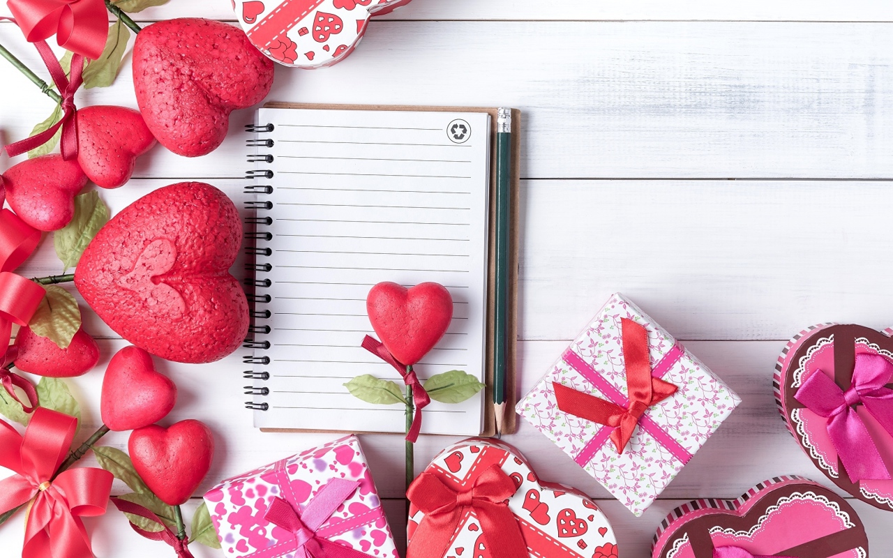 Сердца, подарки и тетрадь с карандашом шаблон для открытки
