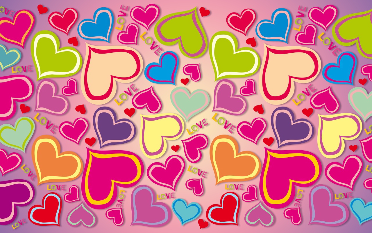 Много разноцветных сердечек на розовом фоне