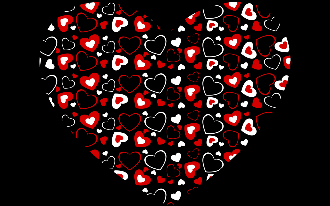 Разноцветное сердце на черном фоне