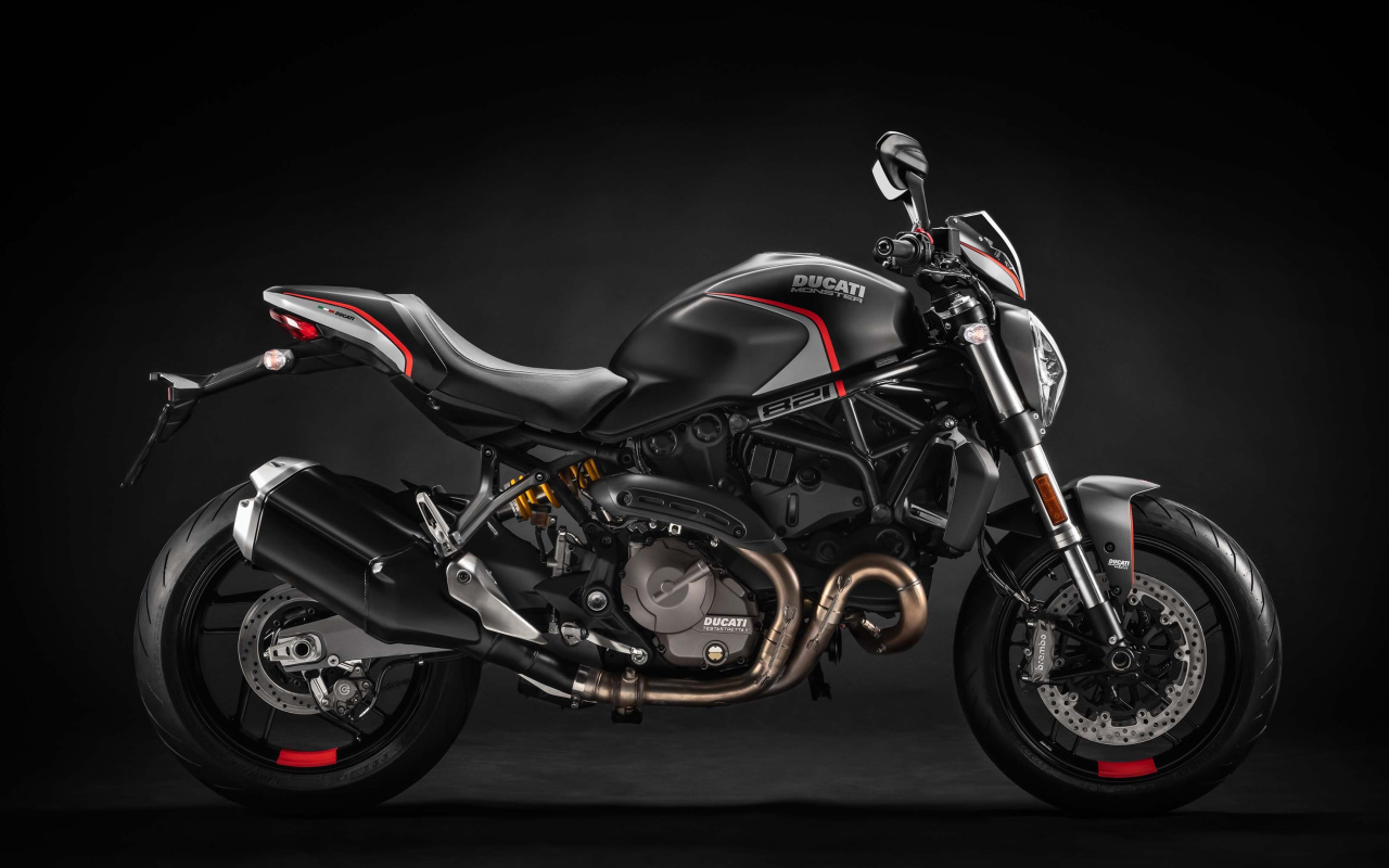Мотоцикл Ducati Monster 821, 2019 года вид сбоку