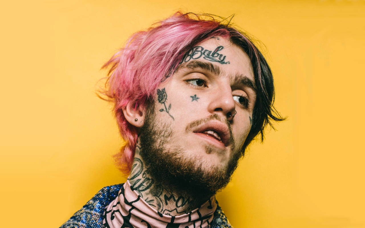 Американский рэпер Lil Peep с татуировками на лице