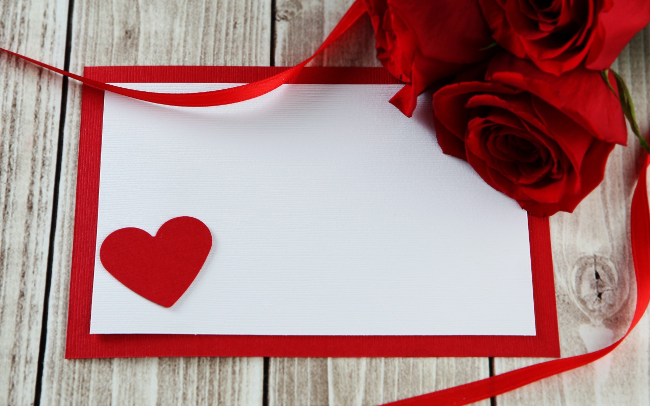 Красивый шаблон поздравительной открытки с красными розами