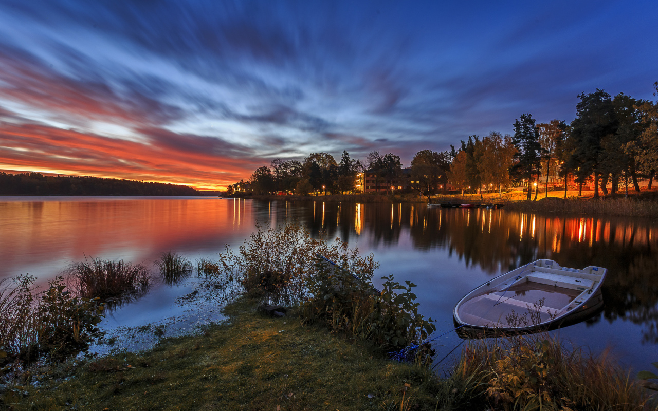 Закат солнца на реке, Швеция