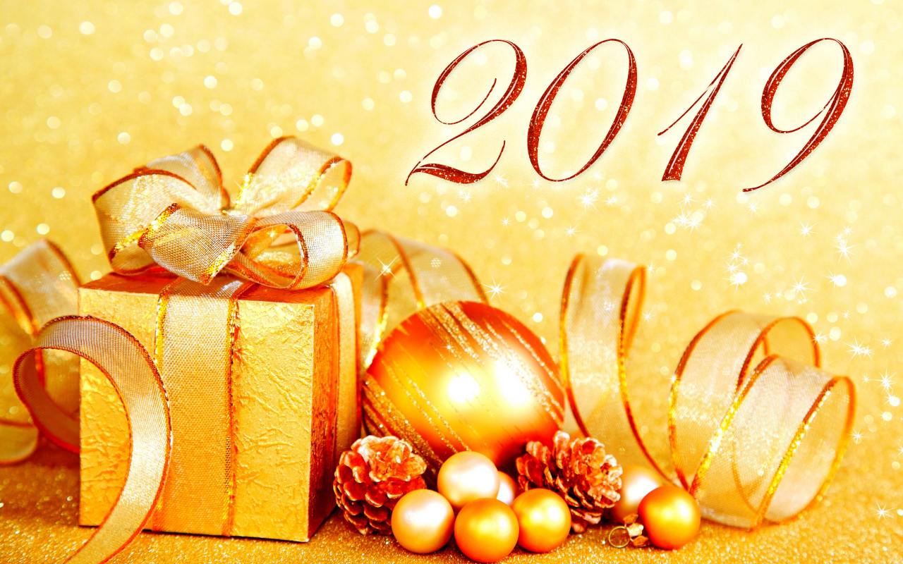 Красивый золотой подарок и игрушки на Новый год и Рождество 2019 