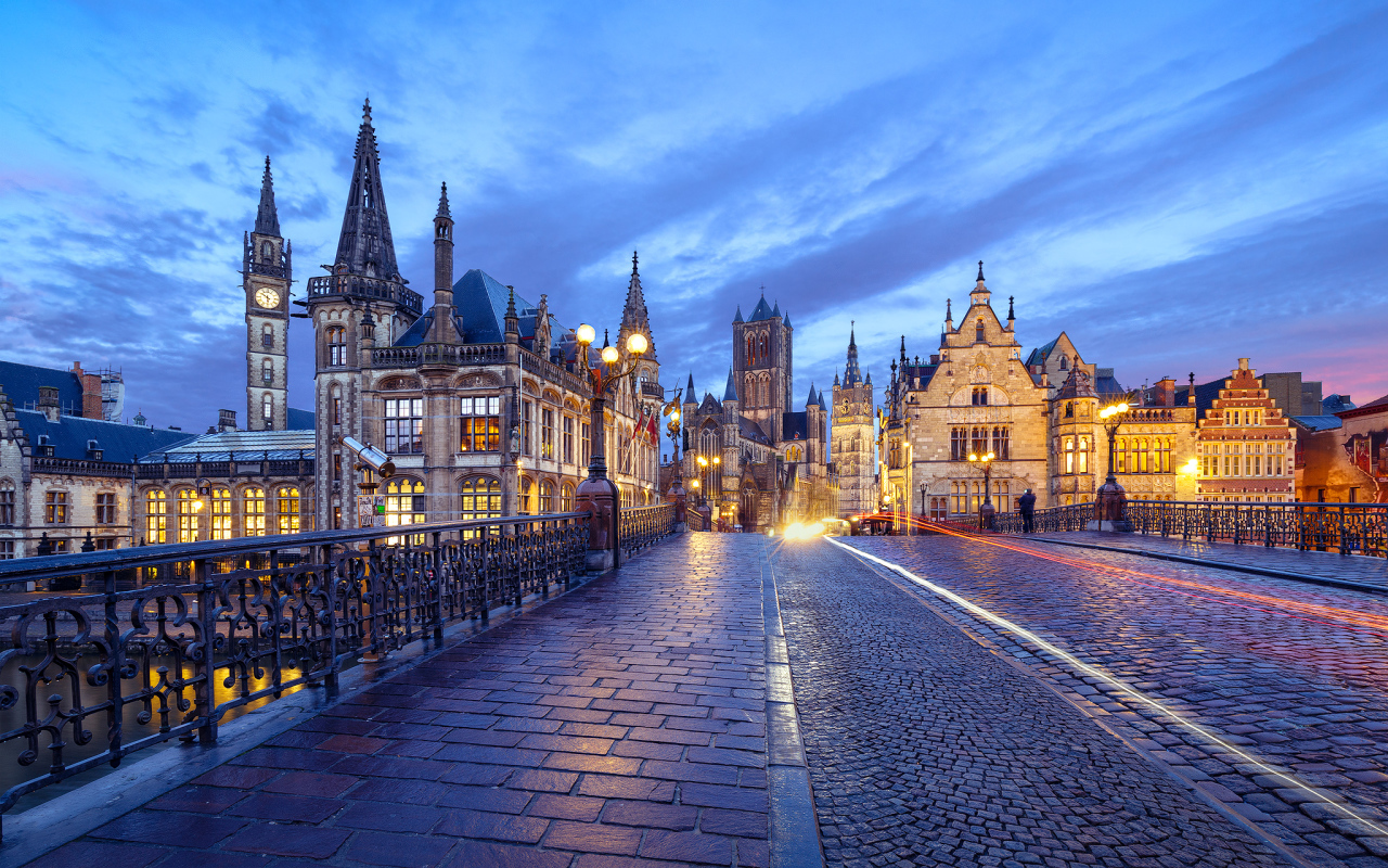 Мост и старинные дома в городе Гент, Бельгия