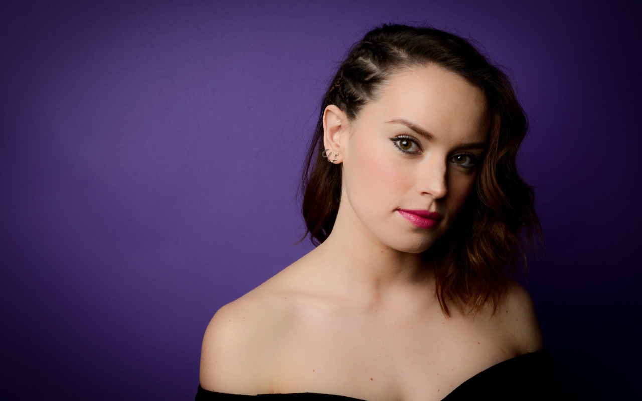 Красивая актриса Дэйзи Ридли