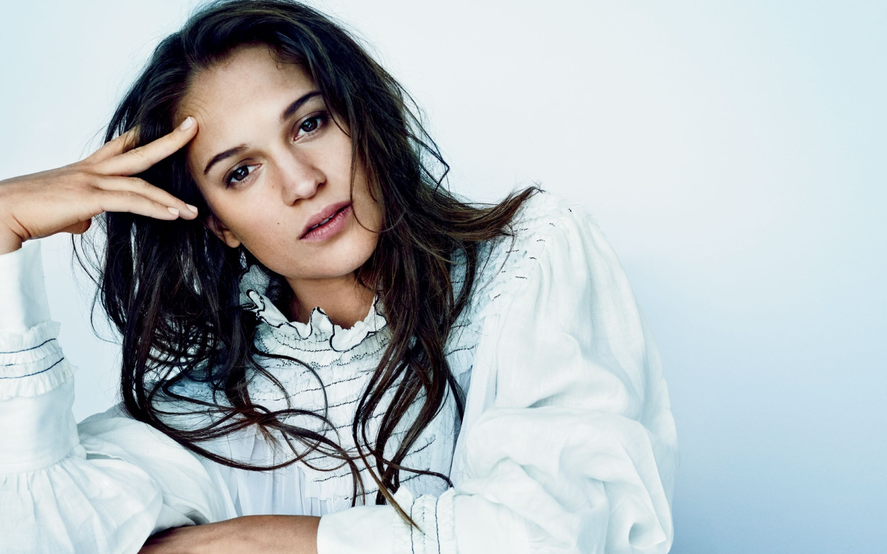 Нежная молодая девушка, актриса Алисия Викандер