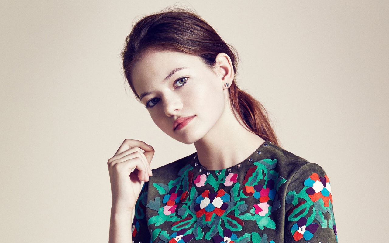 Молодая актриса Маккензи Фой 