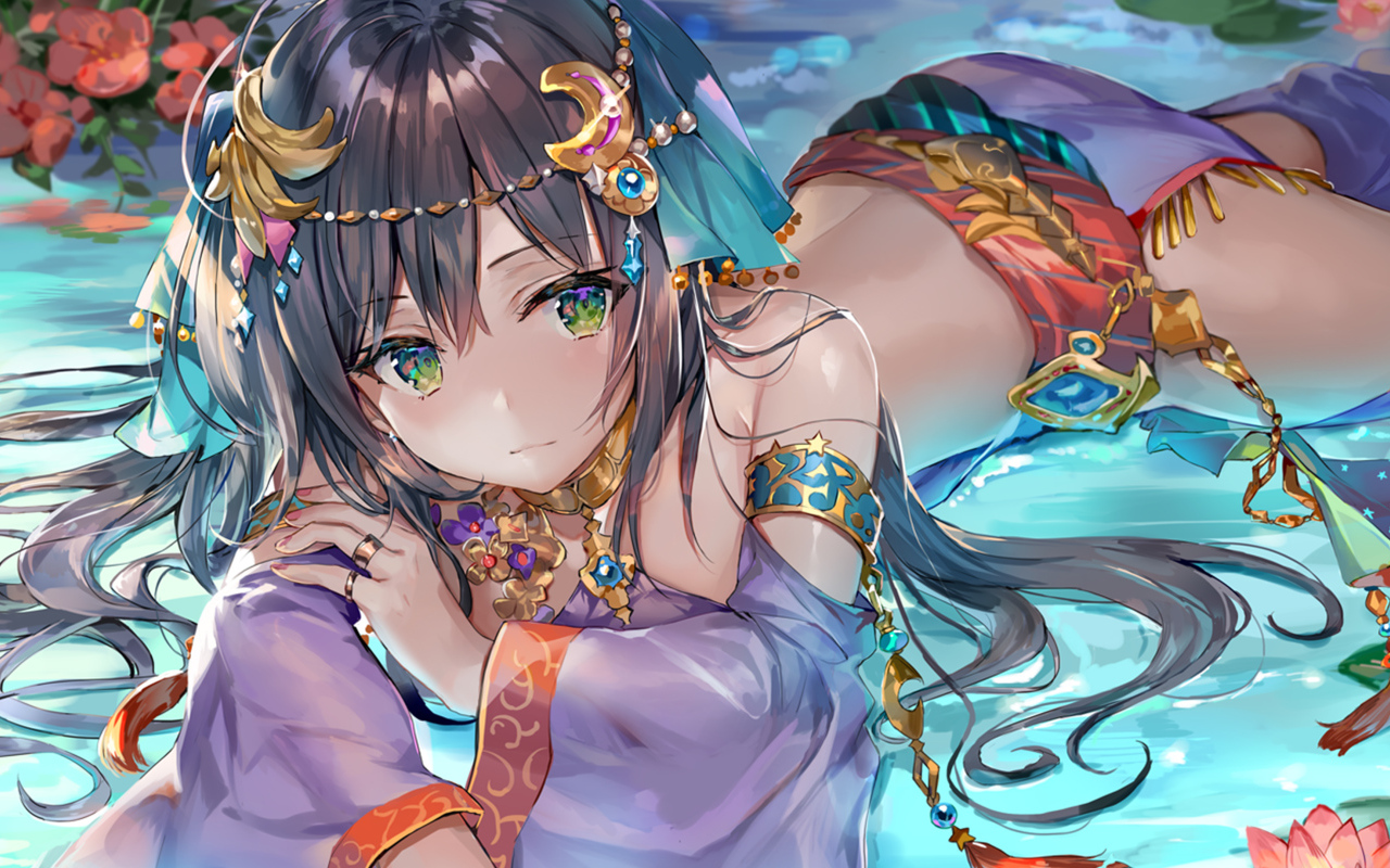 Красивая девушка аниме с украшениями на теле