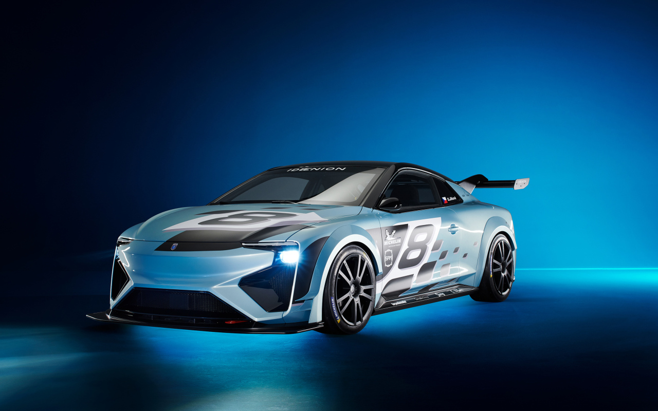 Спортивный автомобиль Gumpert Nathalie Race 2019 года на синем фоне