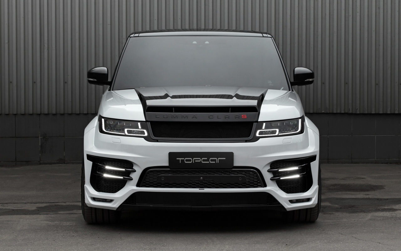 Внедорожник Lumma CLR RS 2019 года на фоне серой стены