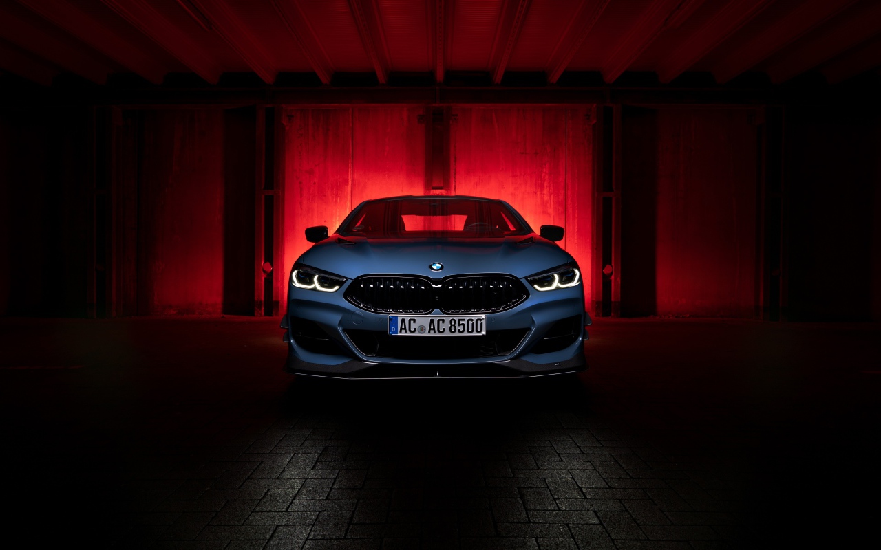 Автомобиль BMW I8  в гараже