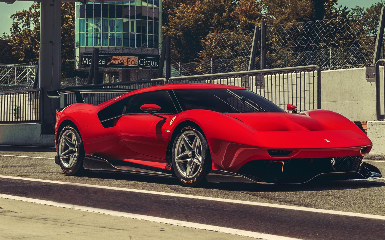 Красный быстрый дорогой автомобиль Ferrari P80C 2019 года