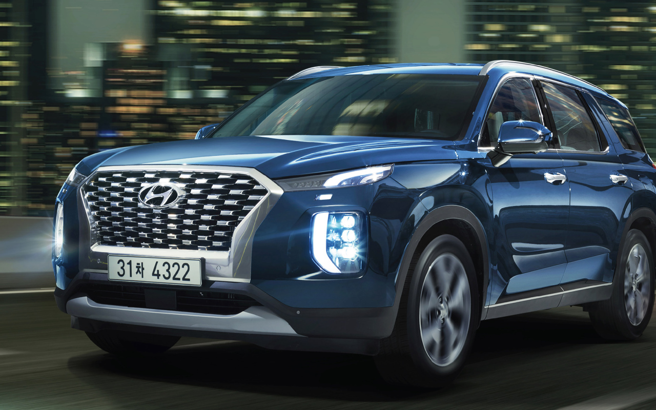 Синий автомобиль Hyundai Palisade 2020 года