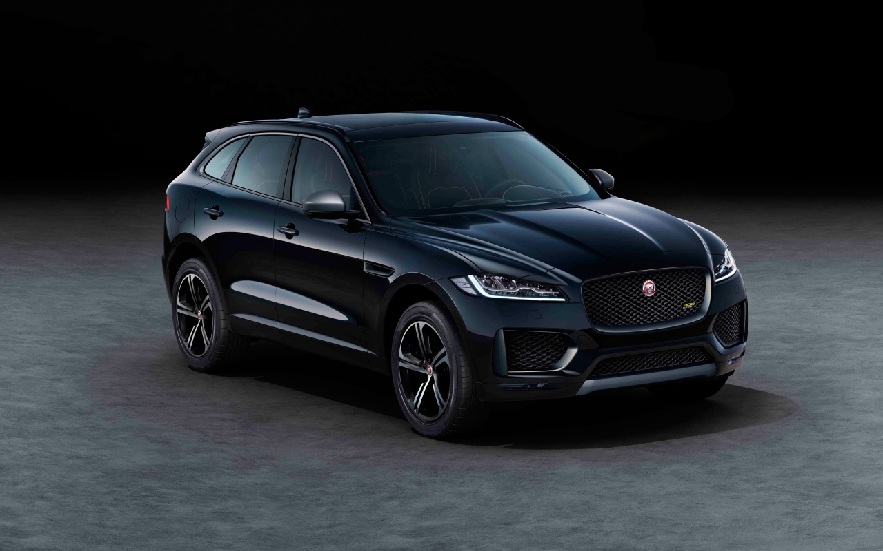 Черный стильный Jaguar F-Pace 300 Sport 2019 года