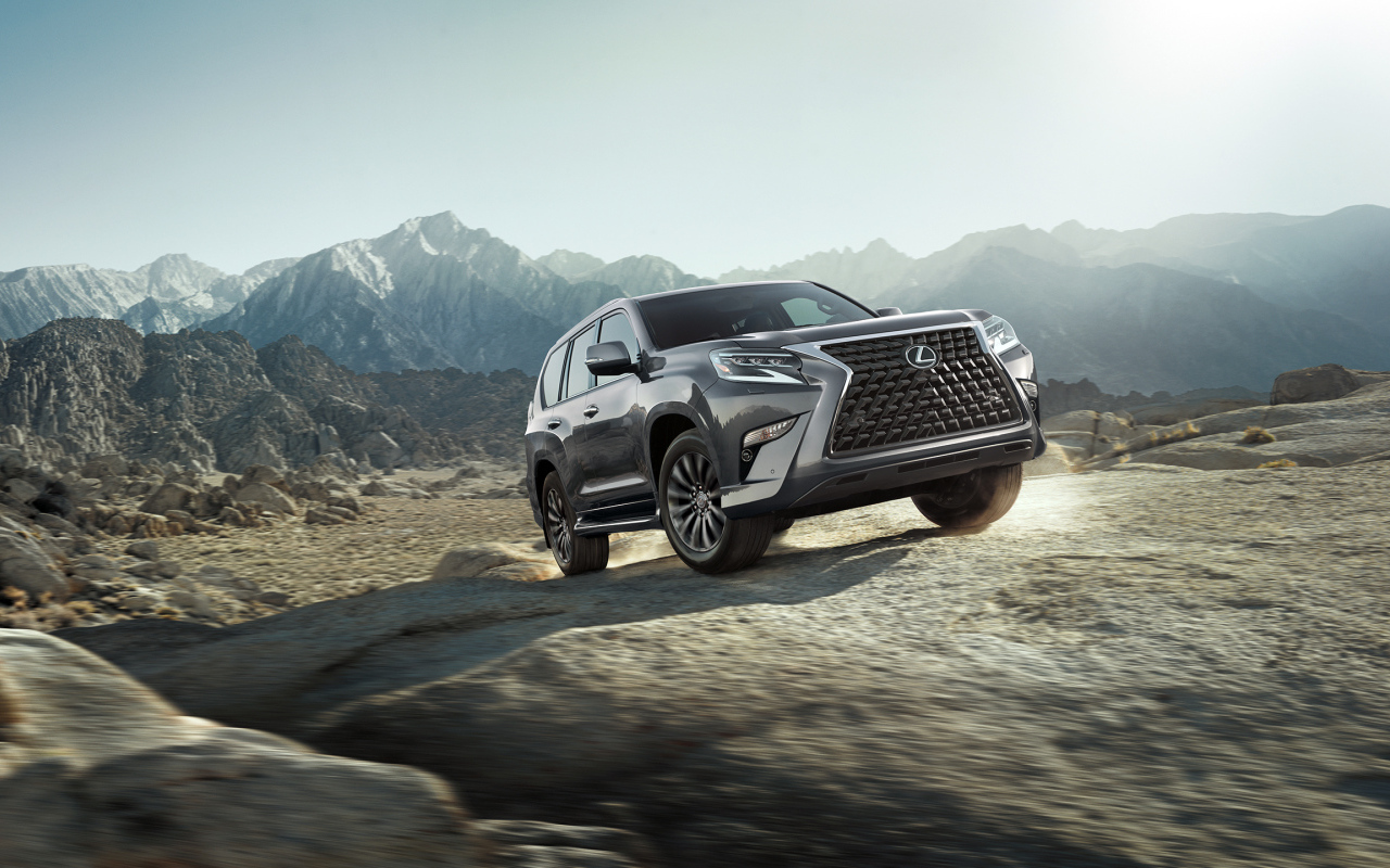 Внедорожник Lexus GX 460, 2020 года в горах 