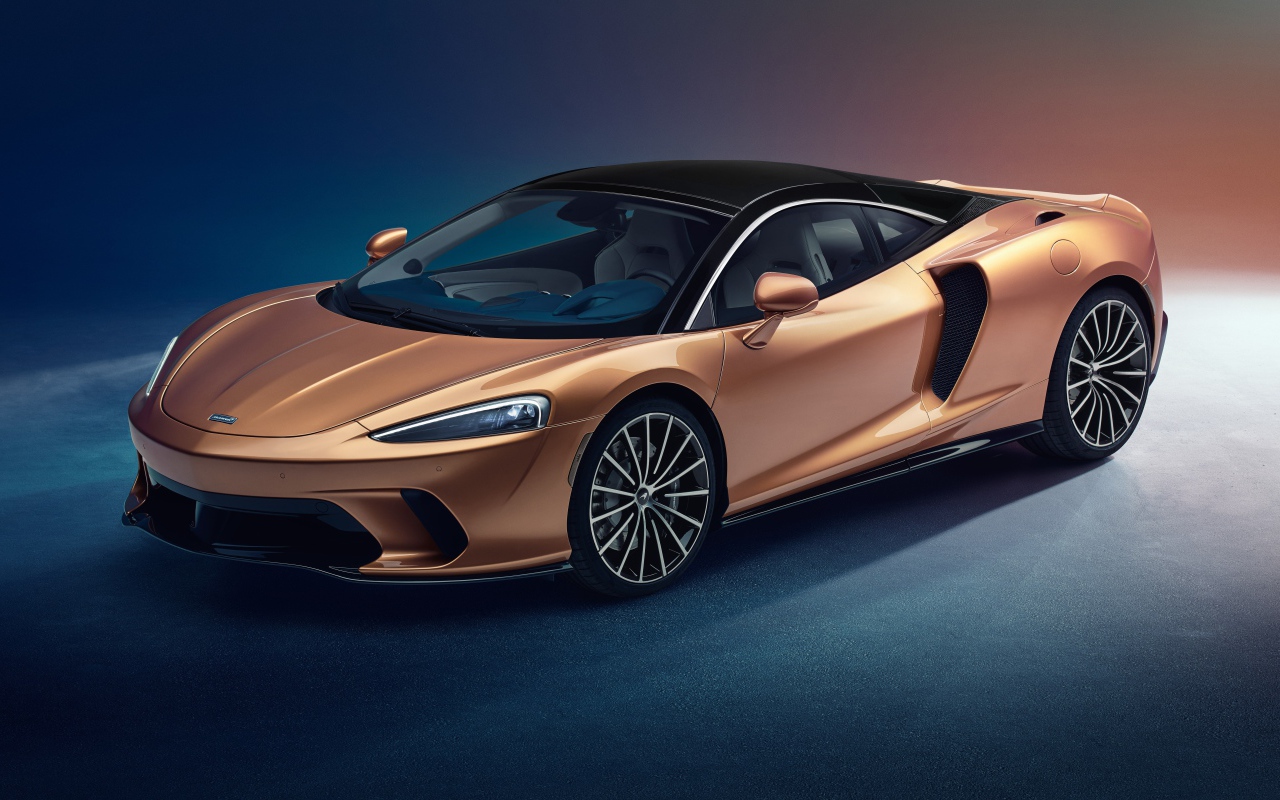Коричневый автомобиль McLaren GT Superlight 2019 года
