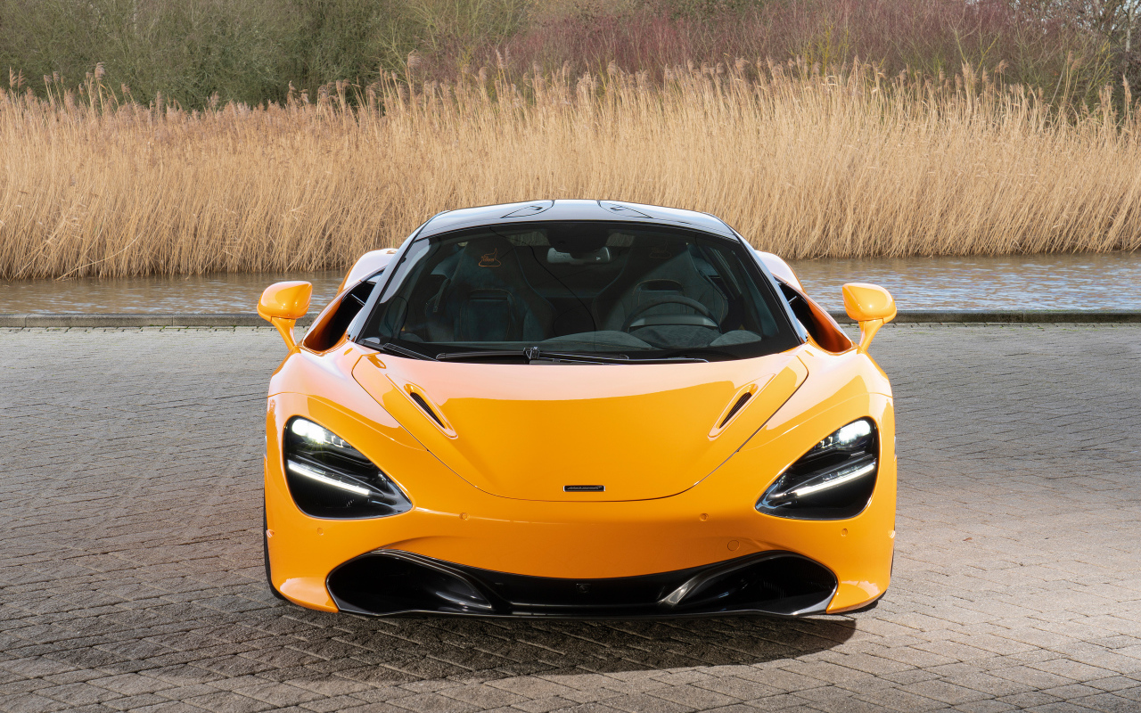Желтый спортивный автомобиль McLaren MSO 720S Spa 68,  2019 года