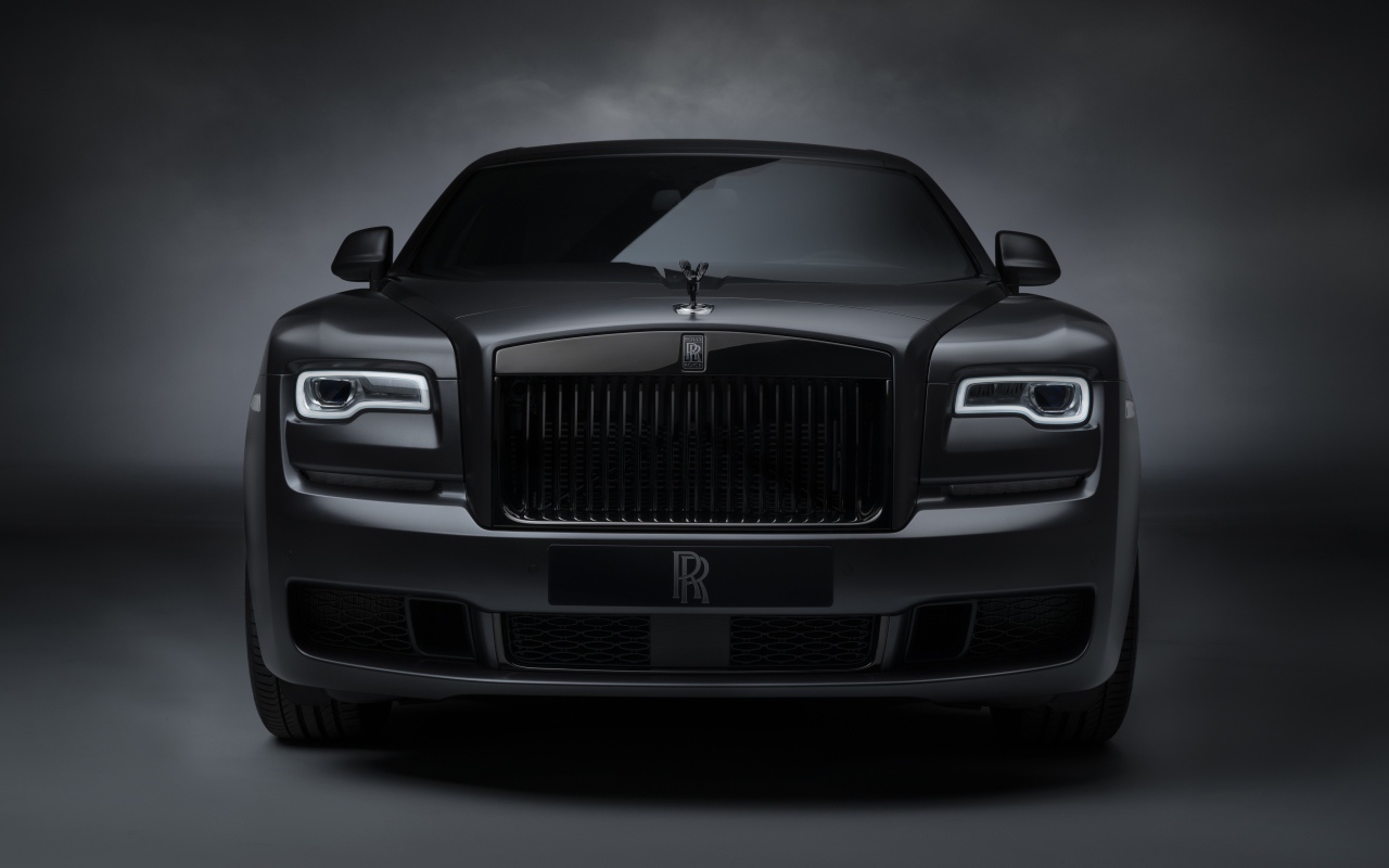 Автомобиль Rolls-Royce Ghost, 2019 года вид спереди