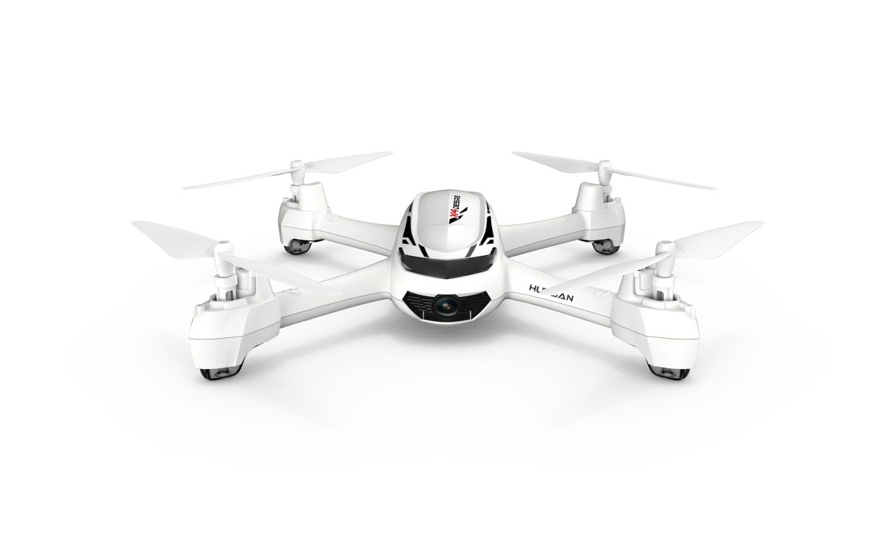 Квадрокоптер Hubsan X4 Desire FPV H502S, 2019 года на белом фоне