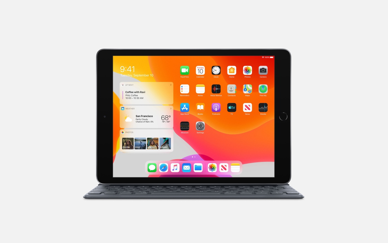 Новый  iPad 10.2‑inch, 2019 года на белом фоне