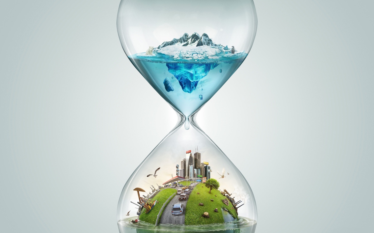 Креативные песочные часы на сером фоне